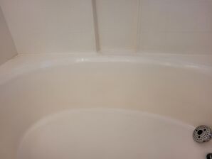 Before and After Cleaning Services (Tub Cleaning) in Chino, CA (2)